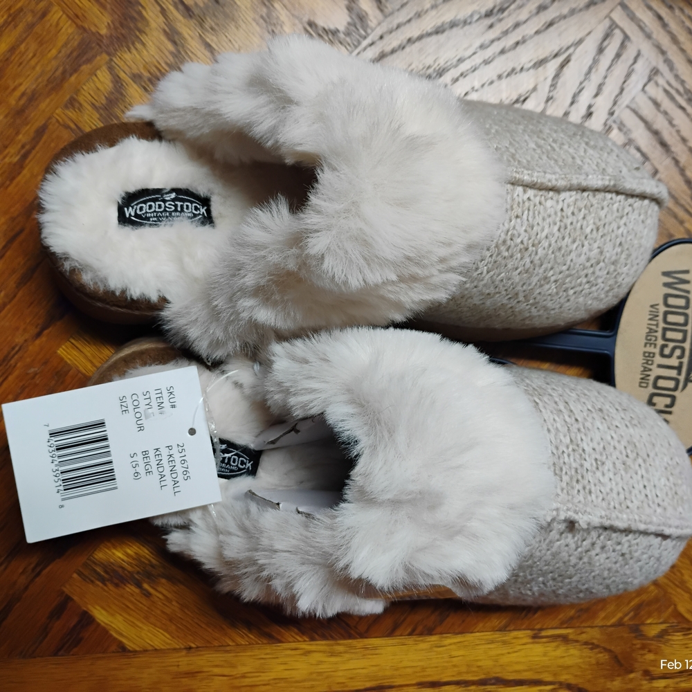 Woodstock Women's Cozy Tan Slippers